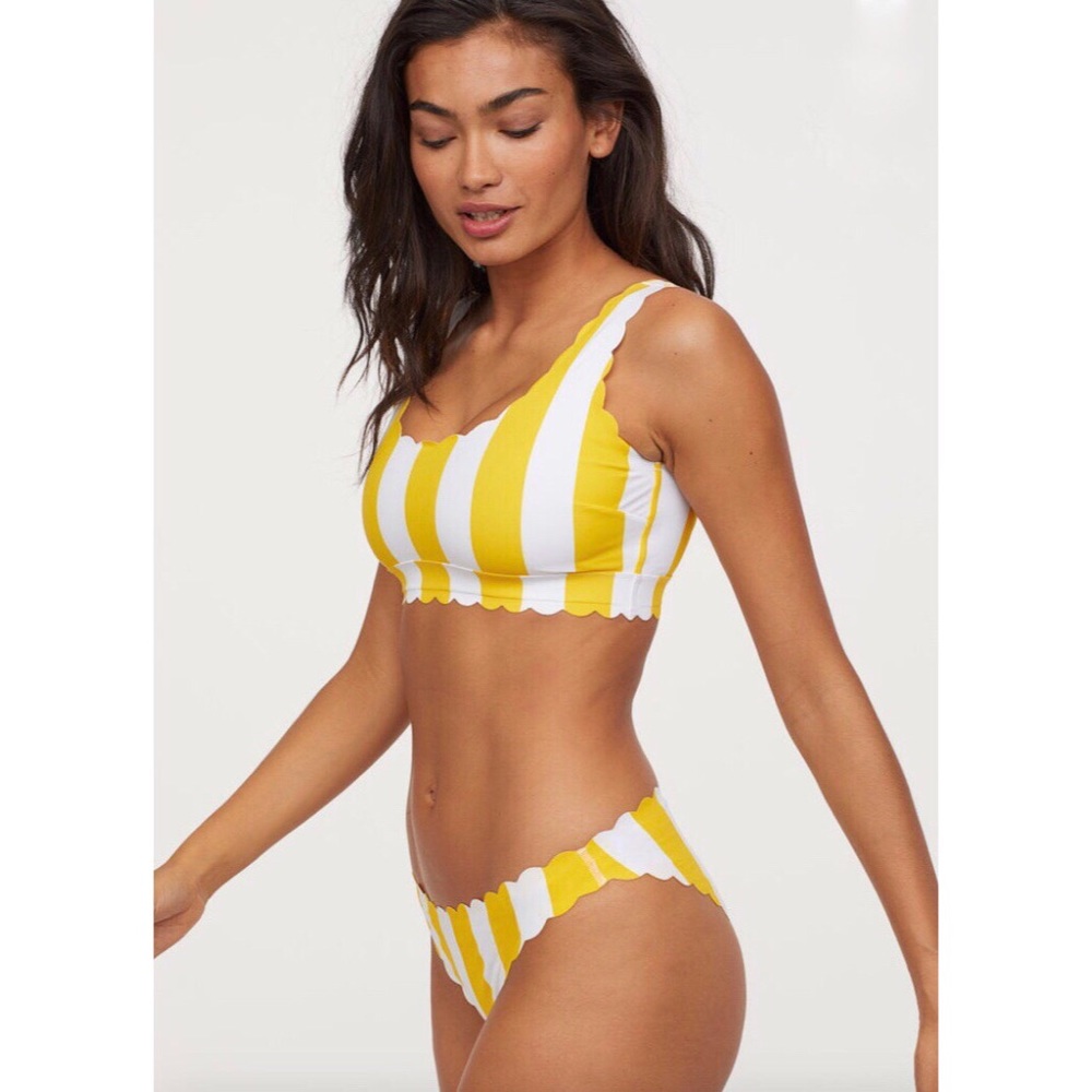 Scalloped-edge Bikini Top (Yellow/White Stripe)
